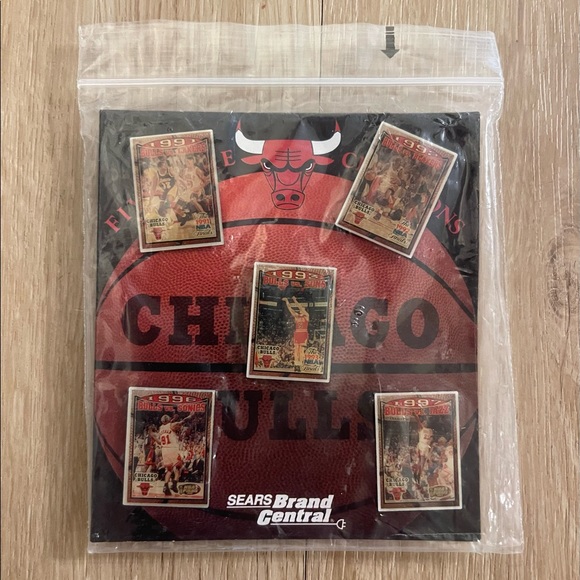 Vintage Chicago Bulls Pin Set - Picture 3 of 4